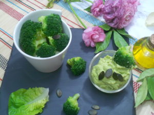 brocolis sauce avocat